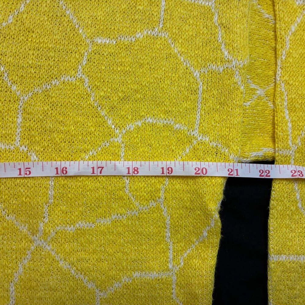 Men's Yellow V Neck Sweater, Made in Italy, Size Medium, Vintage - Picture 5 of 8